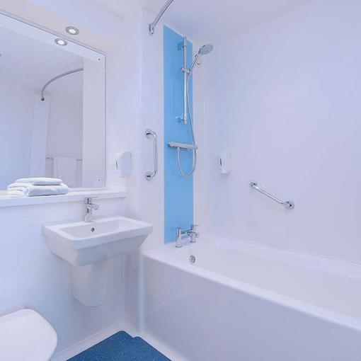 Travelodge London Richmond Central Buitenkant foto