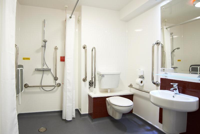 Travelodge London Richmond Central Buitenkant foto