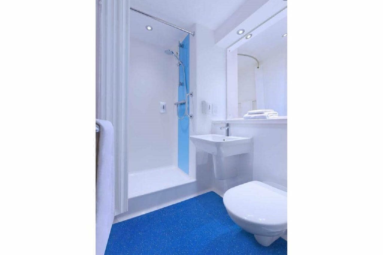 Travelodge London Richmond Central Buitenkant foto